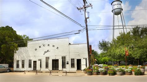 Gruene Hall – Bar Review | Condé Nast Traveler