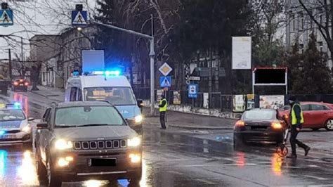 Pieszy potrącony na pasach koło Radomska Mężczyzna zmarł w szpitalu