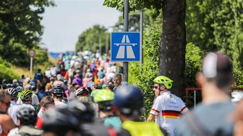 Rund 32 000 Radfahrende Nehmen An ADFC Sternfahrt Am Sonntag In Berlin