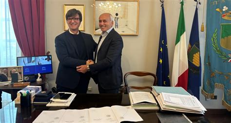 Il Sindaco Franz Caruso Sottoscrive Accordo Di Collaborazione Con Una