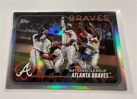 CARTE D ÉQUIPE ARC EN CIEL 2024 Topps Series 1 Atlanta Braves 154 EUR