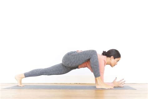 Lizard Pose Utthan Pristhasana How To Do Varaitions Benefits