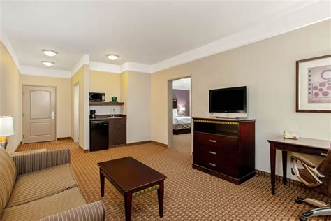 La Quinta Inn & Suites by Wyndham Cleburne | Cleburne, TX Hotels