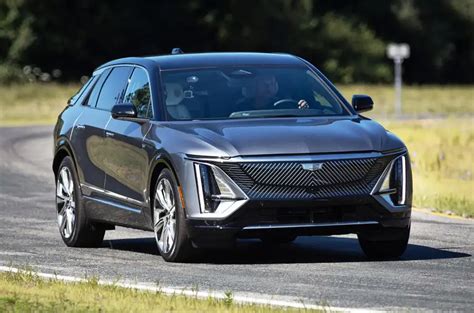 Cadillac Lyriq 2024 Review Carwow Katey Scarlet