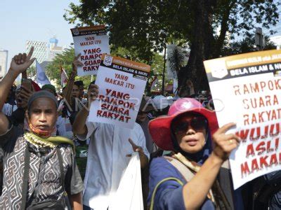 Unjuk Rasa Kawal Sidang Putusan Mk Antara Foto