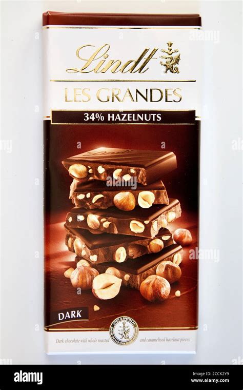Lindt Les Grandes Dark Hazelnut Bar Stock Photo Alamy