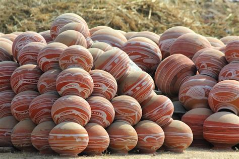 Muchas Vasijas De Barro En La India Foto Premium