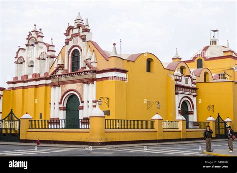 Cesar Vallejo Auditorium Hi Res Stock Photography And Images Alamy