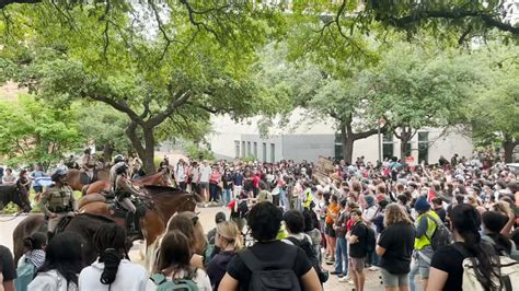 Police Tangle With Students In Texas And California As Wave Of Campus