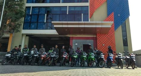 Nostalgia Kawasaki Zx130 Motor Bebek Unik Yang Tangkinya Ada Di Depan