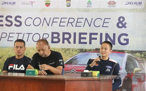 Debu Jadi Tantangan Peserta Danau Toba Rally Sumut