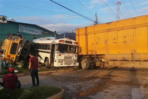 Una Persona Pierde La Vida Y Otras Resultaron Heridas En Accidente Vial