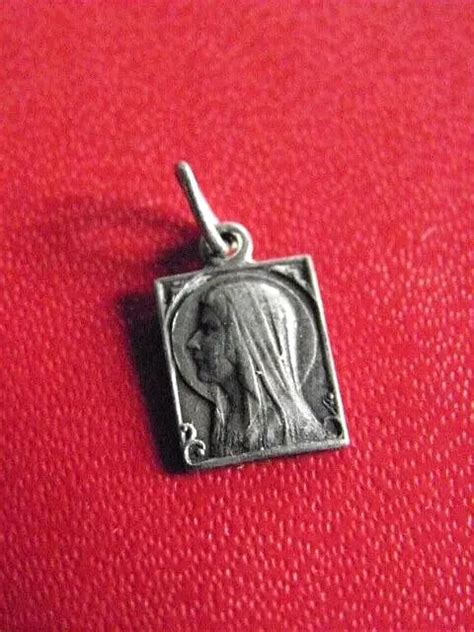 Medaille Religieuse Ancienne Notre Dame De Lourdes Metal Argente Eur