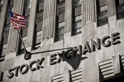 Wall Street Cetak Rekor Dow Jones Melejit 400 Poin Sinyal Positif Di