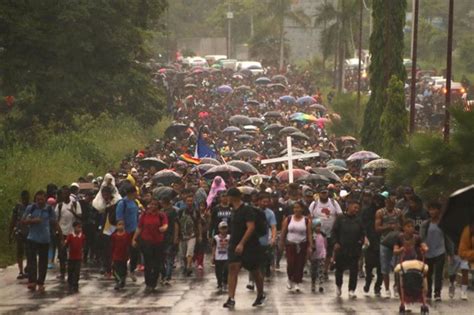 Una Nueva Caravana De Migrantes Avanza Hacia Eeuu Entre Temores Por