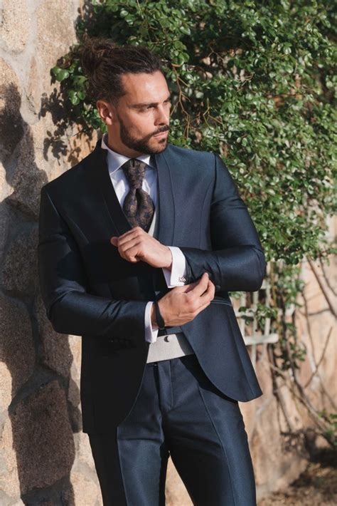 Modelo Urq Guillermo Villanueva Trajes De Novio Elegantes En Toledo