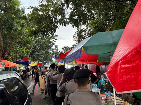 Patroli Samapta Polda Gorontalo Jaga Keamanan Di Pasar Ramadhan