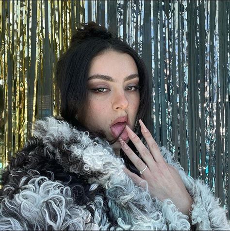 Charli Xcx Is Hot Charli Xcx Celeb Inspo Beauty