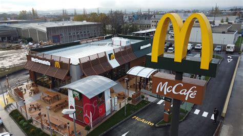 La Franquicia McDonald S Abre Su Primer Restaurante En Banyoles