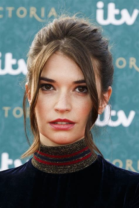 Hot Sexy Margaret Clunie Bikini Pics