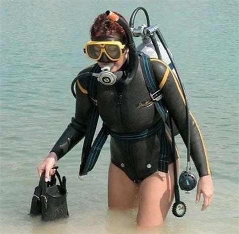 Pin By Teng Hsiu Chee On Scuba Vintage Scuba Girl Wetsuit Scuba