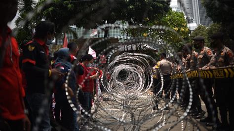 Buruh Kembali Demo Tolak Uu Cipta Kerja