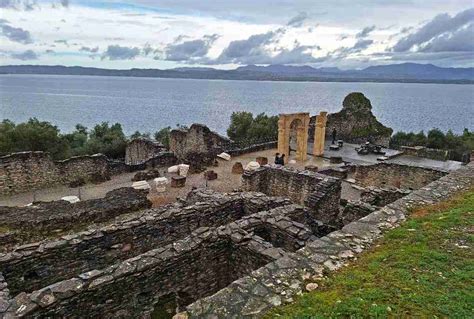 What To See In Sirmione In A Day Walking Itinerary With Map Bimbe In