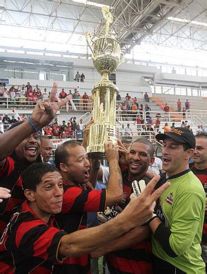 Mirrado e habilidoso ala Selé vira o novo xodó da torcida do Flamengo