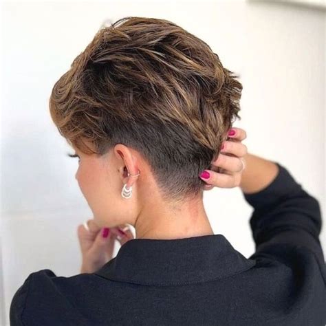 Pin By M G On Mes Favoris Cheveux Courts Taper Fade Haircut Short