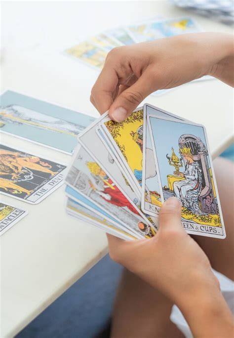 A Tarot Reading For The New Year Mister Tarot