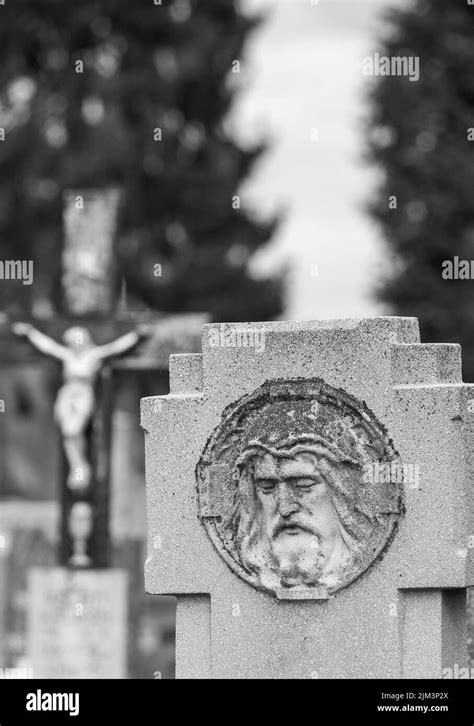 Jesus Christ Statue Croix Religieux Banque D Images Noir Et Blanc Alamy