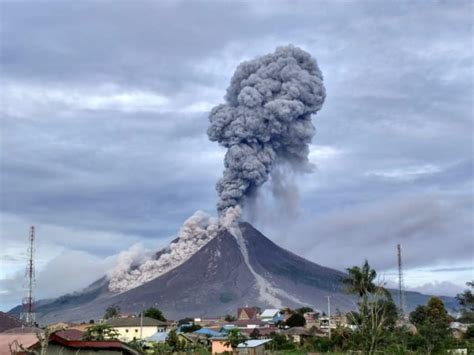 Mengenal Jenis Erupsi Gunung Api 1 Kumparan