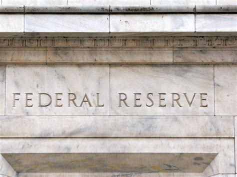 Etats Unis La Fed relève d un demi point son principal taux d intérêt