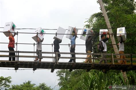 Proses Distribusi Logistik Pemilu Serentak Ke Berbagai Daerah Terpencil