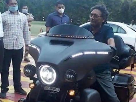 CJI SA Bobde tries Harley Davidson CVO 2020, photographs go viral