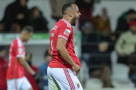 Arthur Cabral Faz Gesto Obsceno Para Adeptos Do Benfica