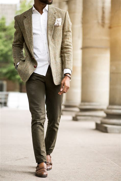 A Classic And Chic Fall Casual Suit For Men In Their 20s And 30s