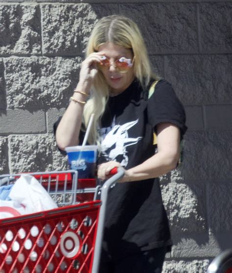 Tori Spelling A Fost Fotografiat Ntr O Rulot Dintr Un Camping Din