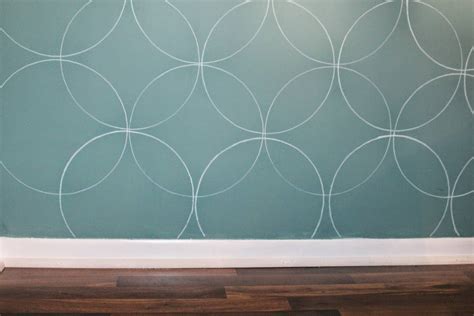 Easy DIY Wall Stencil with a Paint Pen