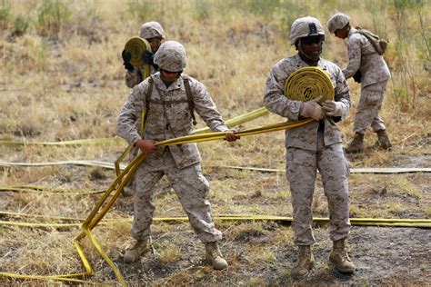 211 Marines Learn Firefighting Techniques 1st Marine Division News