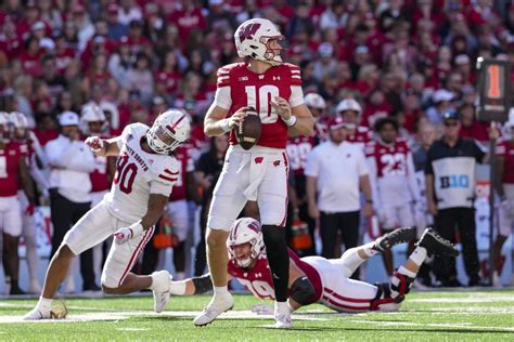 Kalen Deboer Praises Wisconsin Quarterback Tyler Van Dyke Ahead Of Week