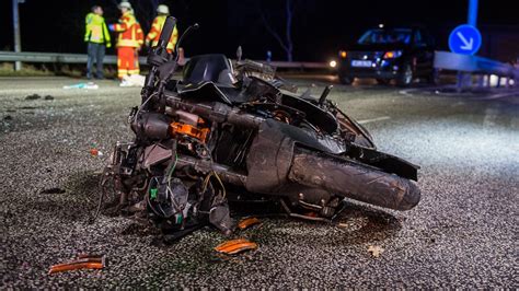 T Dlicher Unfall J Hriger Motorradfahrer Stirbt Auf Der B Shz