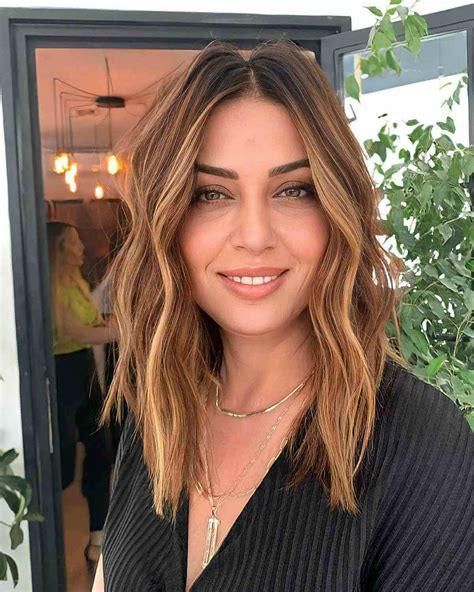 27 flattering hairstyles for women over 40 in 2022 spring haircuts spring hairstyles medium