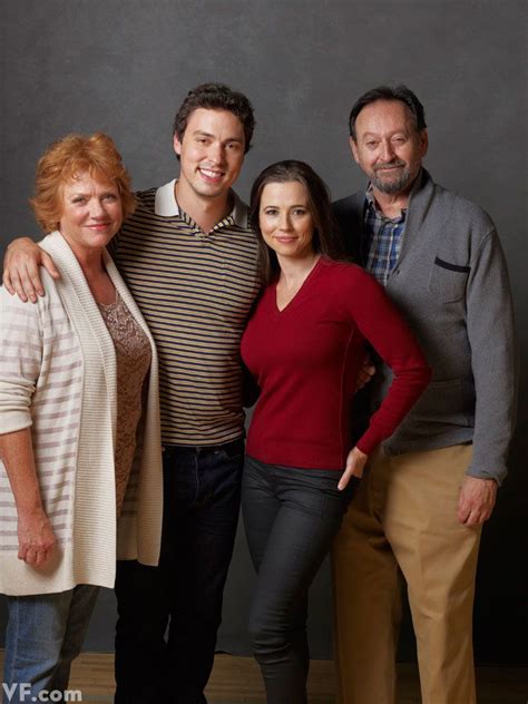 Becky Ann Baker John Francis Daley Linda Cardellini And Joe Flaherty