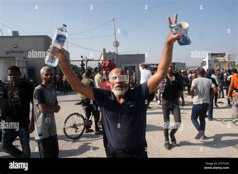 Rafah Gaza 03rd Nov 2023 Palestinian Workers Arrive At The Kerem