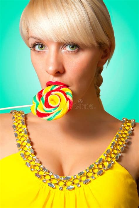 Blonde avec la lucette image stock Image du beauté tête