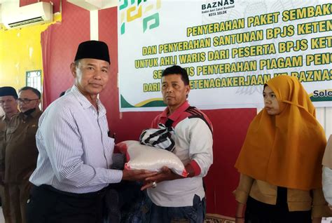 Baznas Kota Solok Bersama BPJS Ketenagakerjaan Serahkan Paket Sembako