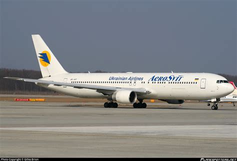 Ur Vvt Aerosvit Airlines Boeing Q Er Photo By Gilles Brion Id