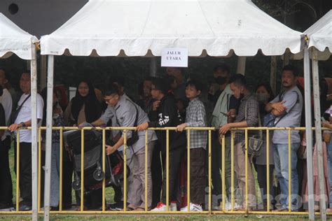 Foto Melihat Suasana Pengunjung Tmii Hari Kedua Libur Lebaran