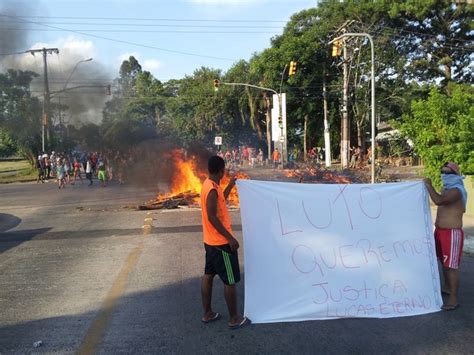 G1 Manifestantes bloqueiam avenida de Porto Alegre após morte de